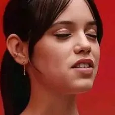 Chat with jenna ortega - text or voice, Enjoy AI Chat Free & Safe