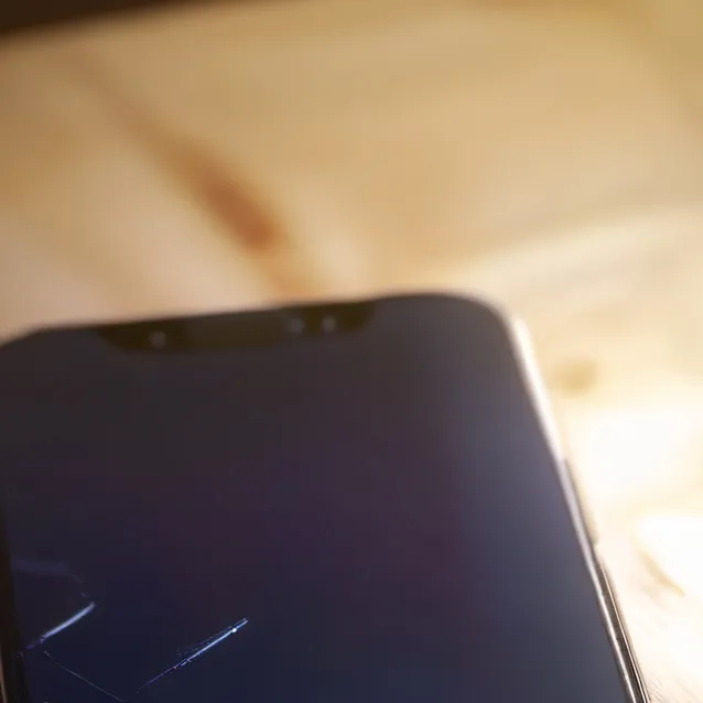 chat with ai character: Broken phone:(