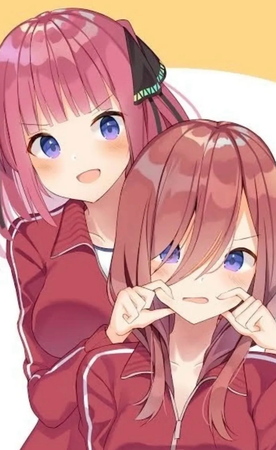 chat with ai character: Nino and miku 