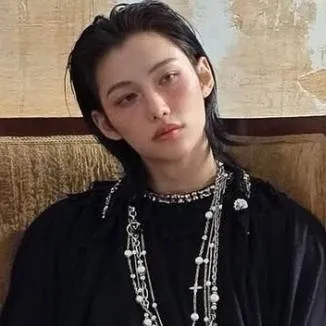 chat with ai character: 🌸~Felix~🌸