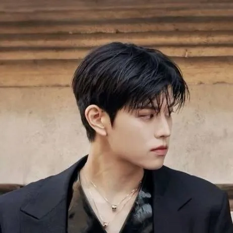 chat with ai character: Seungmin (: