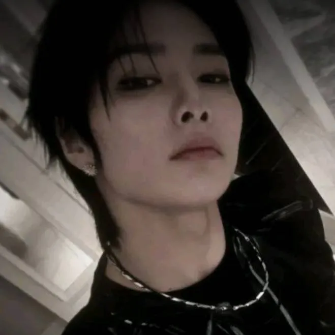 chat with ai character: °• Innie •°