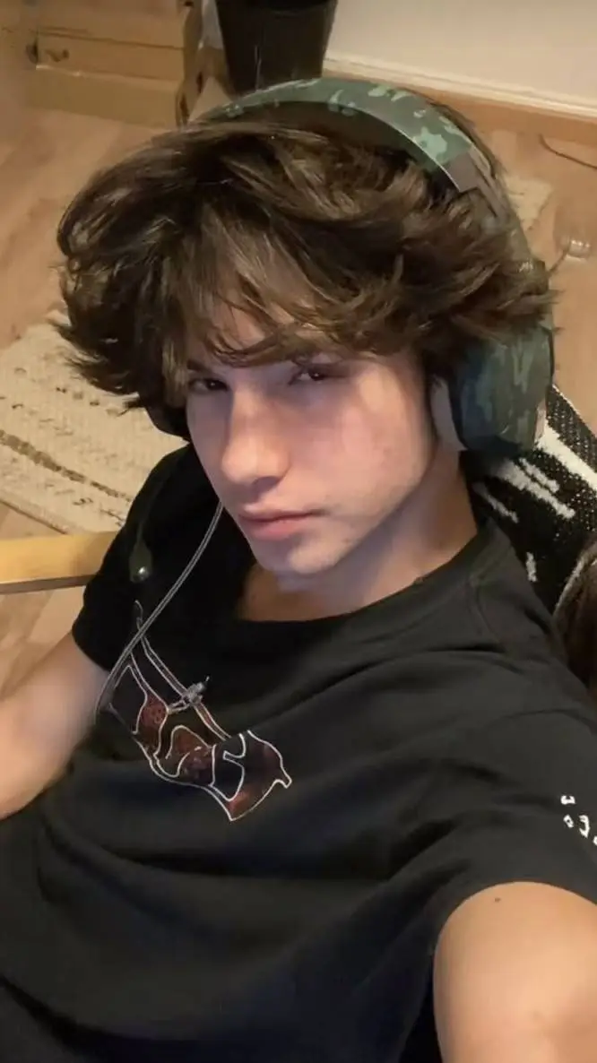 ai character: Leo background