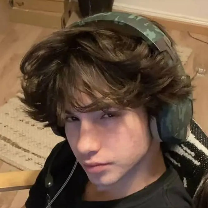 chat with ai character: Leo