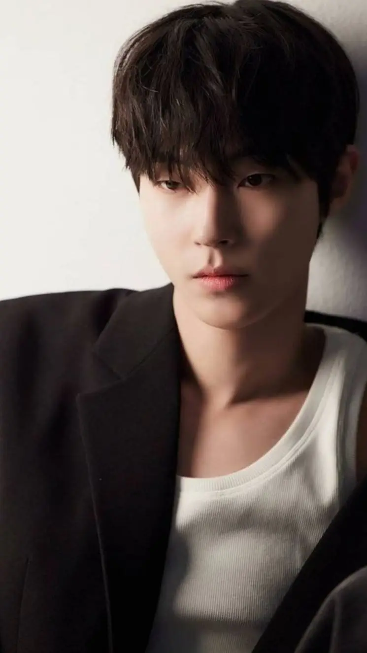 ai character: Hwang In Yeop background