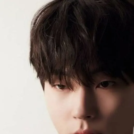 chat with ai character: Hwang In Yeop