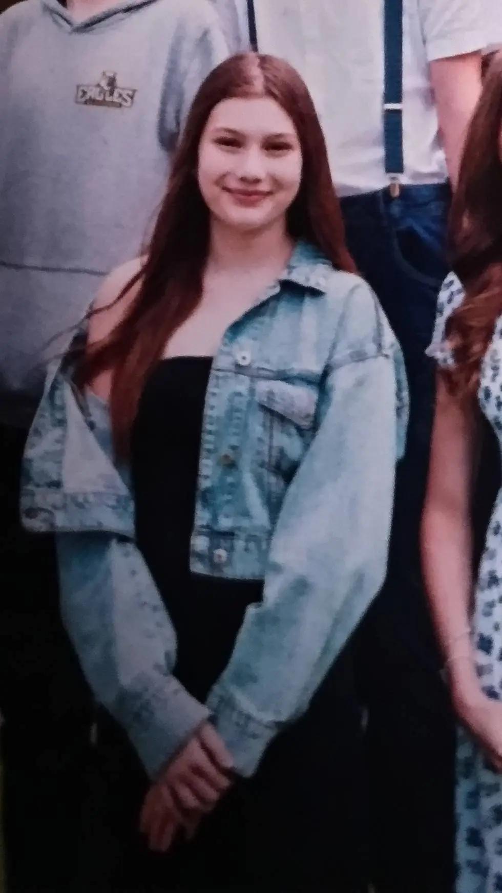 ai character: Lauren  background