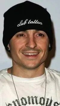 ai character: chester bennington background