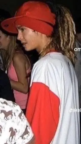 ai character: tom kaulitz background