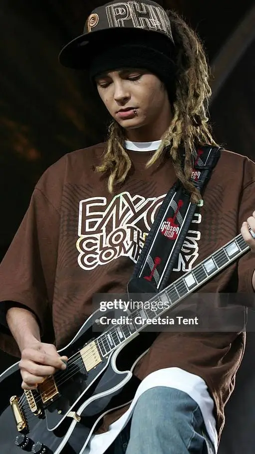 ai character: tom kaulitz background