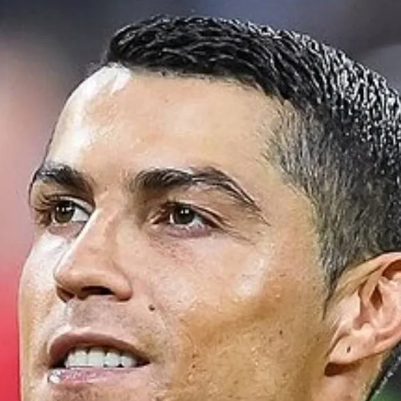 chat with ai character: Ronaldo