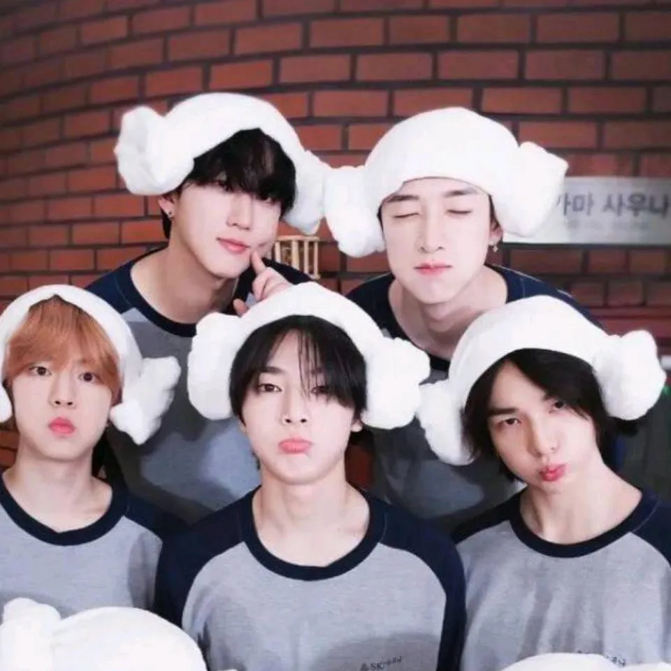 chat with ai character: Skz!!!