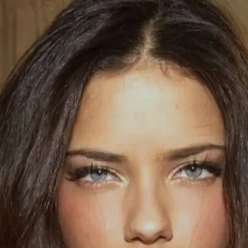 chat with ai character: Adriana lima