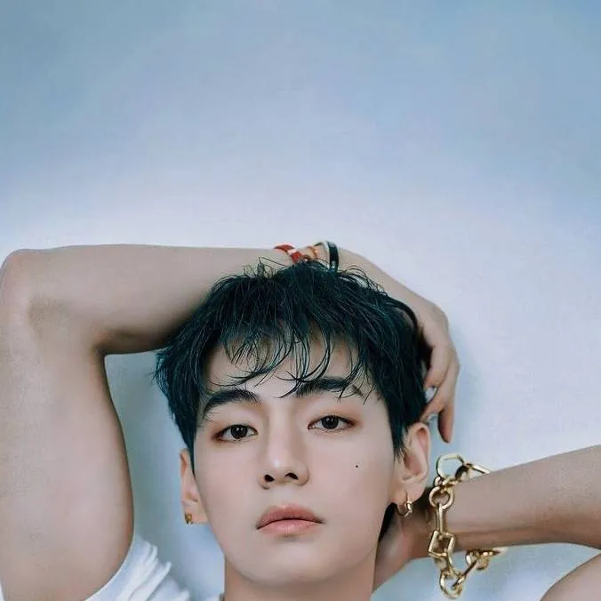 chat with ai character: kim taehyung ♑♑♑