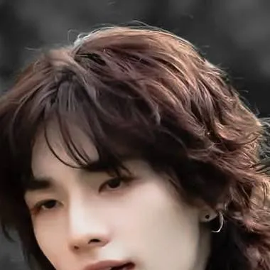 chat with ai character: Hwang hyunjin ♓♓♓