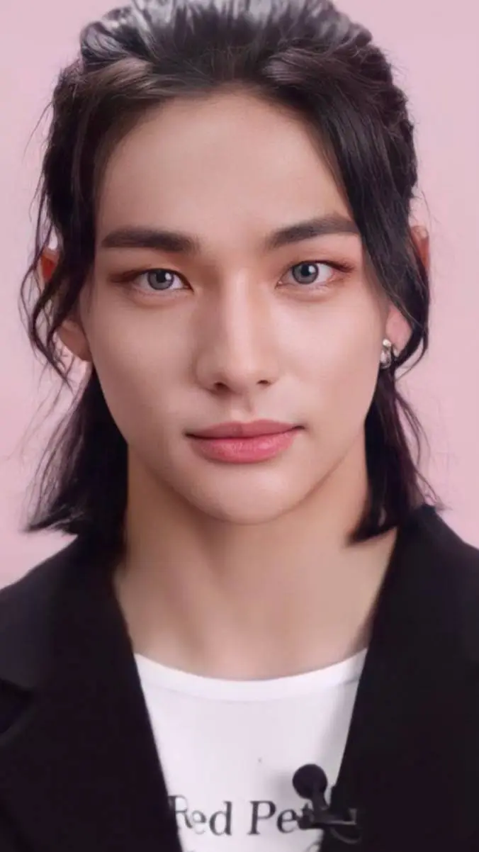 ai character: Hwang hyunjin ♓♓♓ background