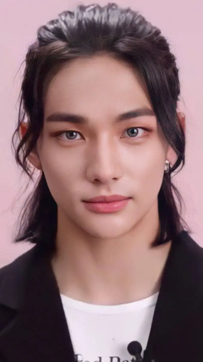 ai character: Hwang hyunjin ♓♓ background