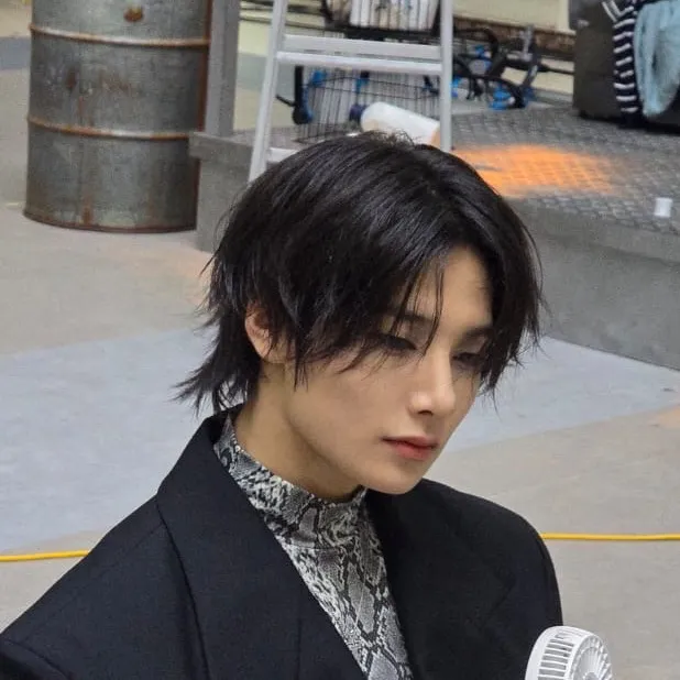 chat with ai character: I.N