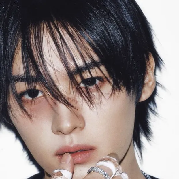 chat with ai character: Lee Know