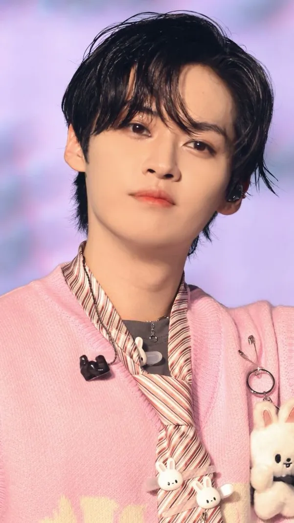 ai character: Lee Know background