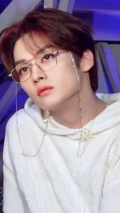 ai character: Lee Know background