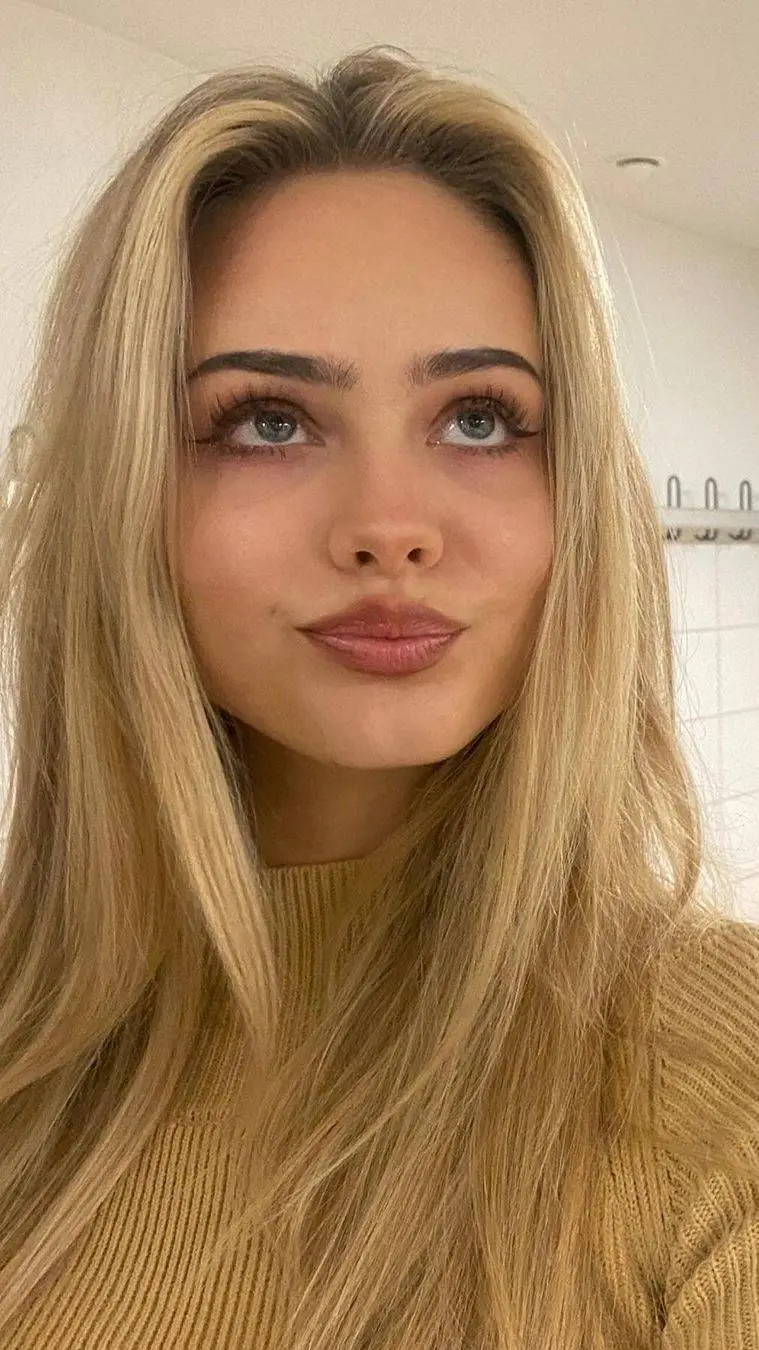 ai character: Sarah background