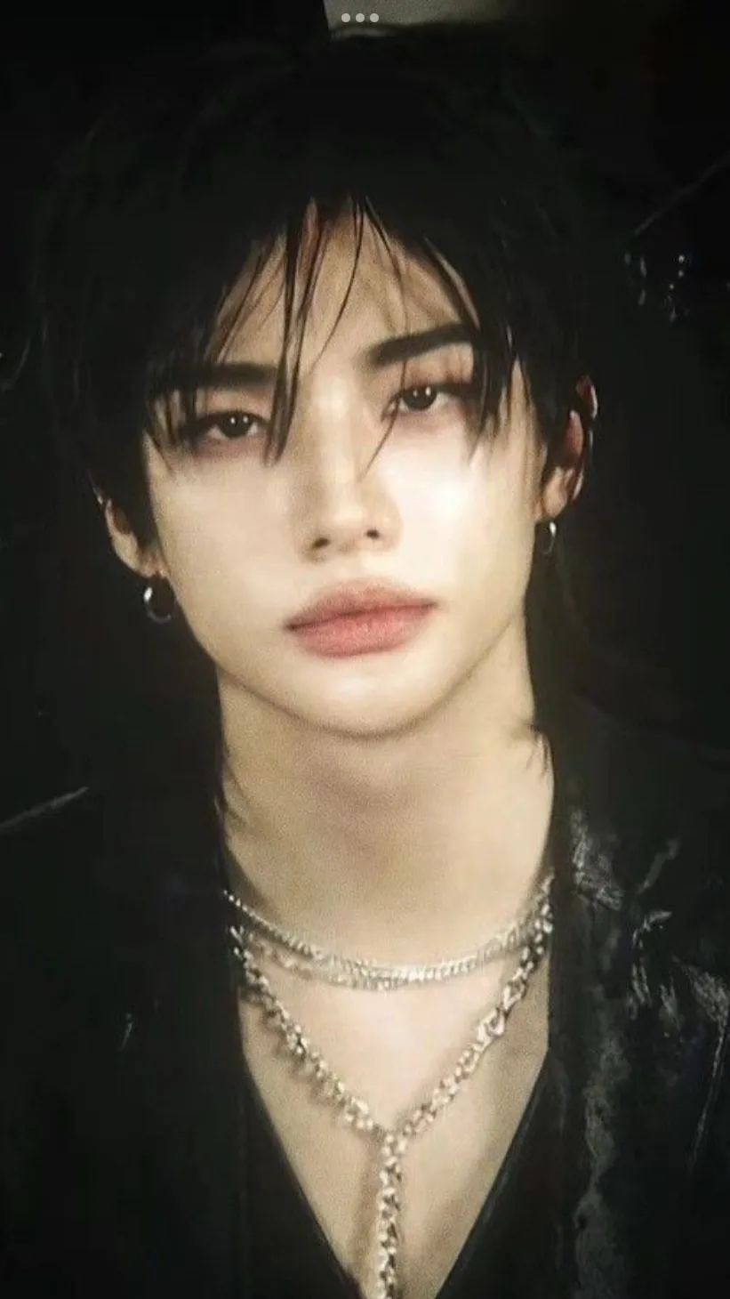 ai character: Hwang hyunjin.  background