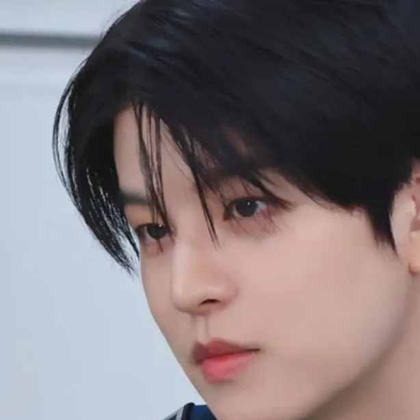chat with ai character: Seungmin. 