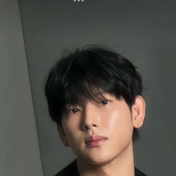 chat with ai character: "Yim siwan." 