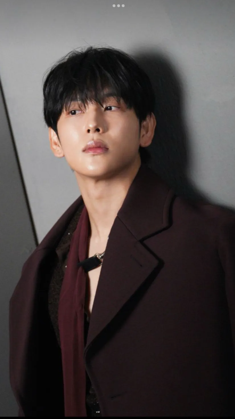 ai character: "Yim siwan!"  background