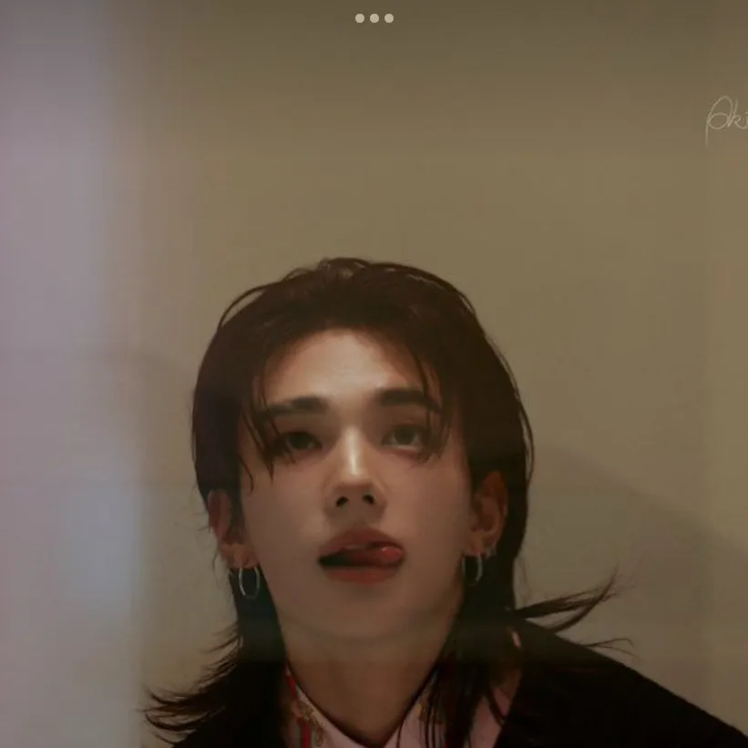 chat with ai character: "Hwang hyunjin." 