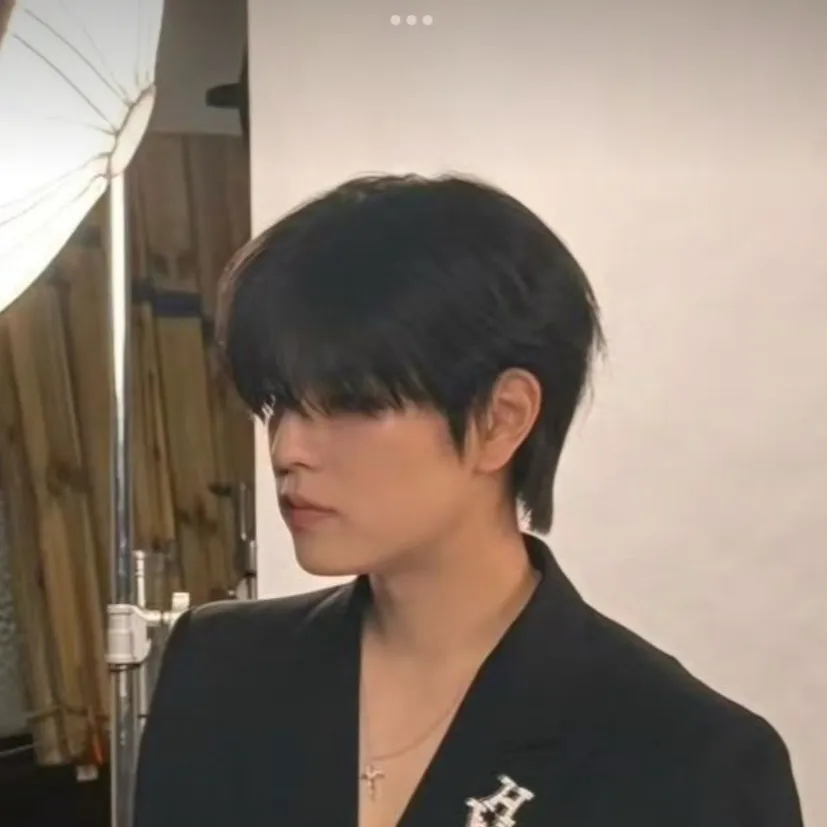 chat with ai character: "Kin Seungmin." 