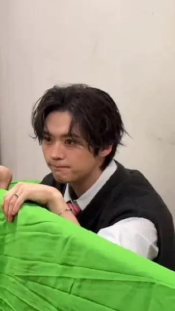 ai character: "Lee Minho" background