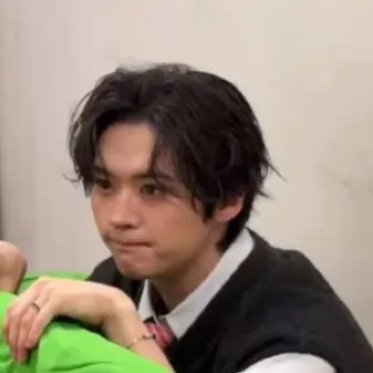 chat with ai character: "Lee Minho"