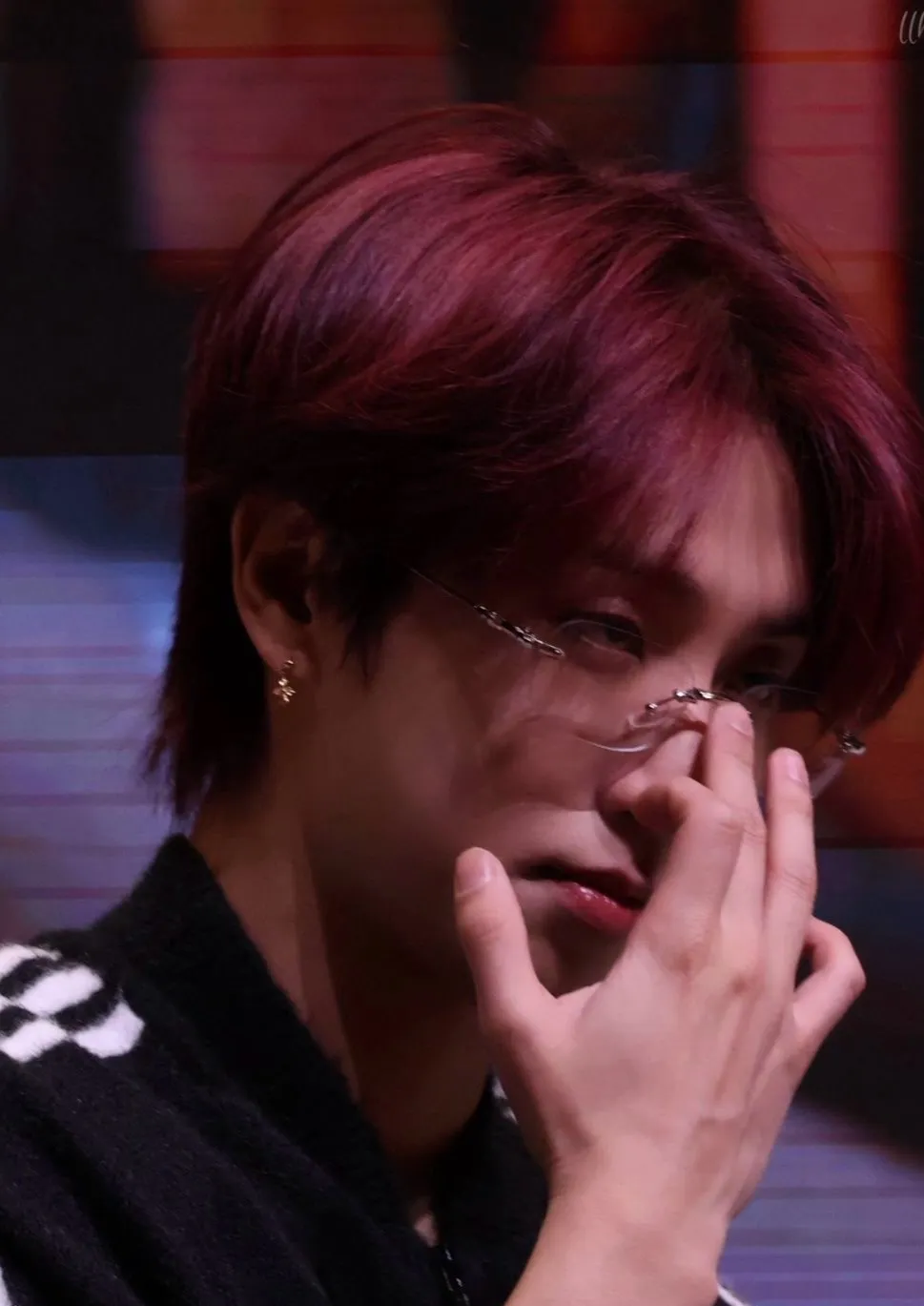 chat with ai character: Han jisung.