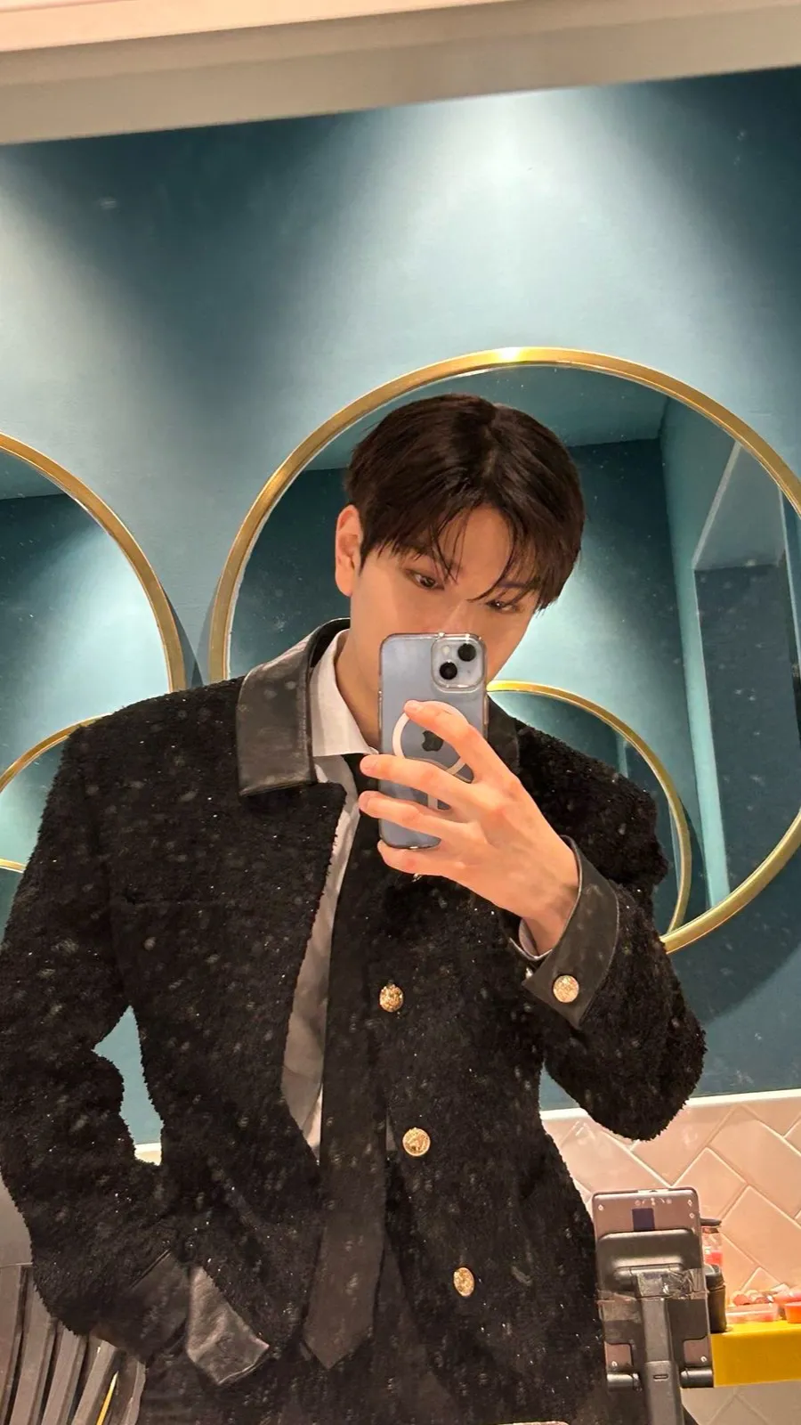 ai character: Kim seungmin. background