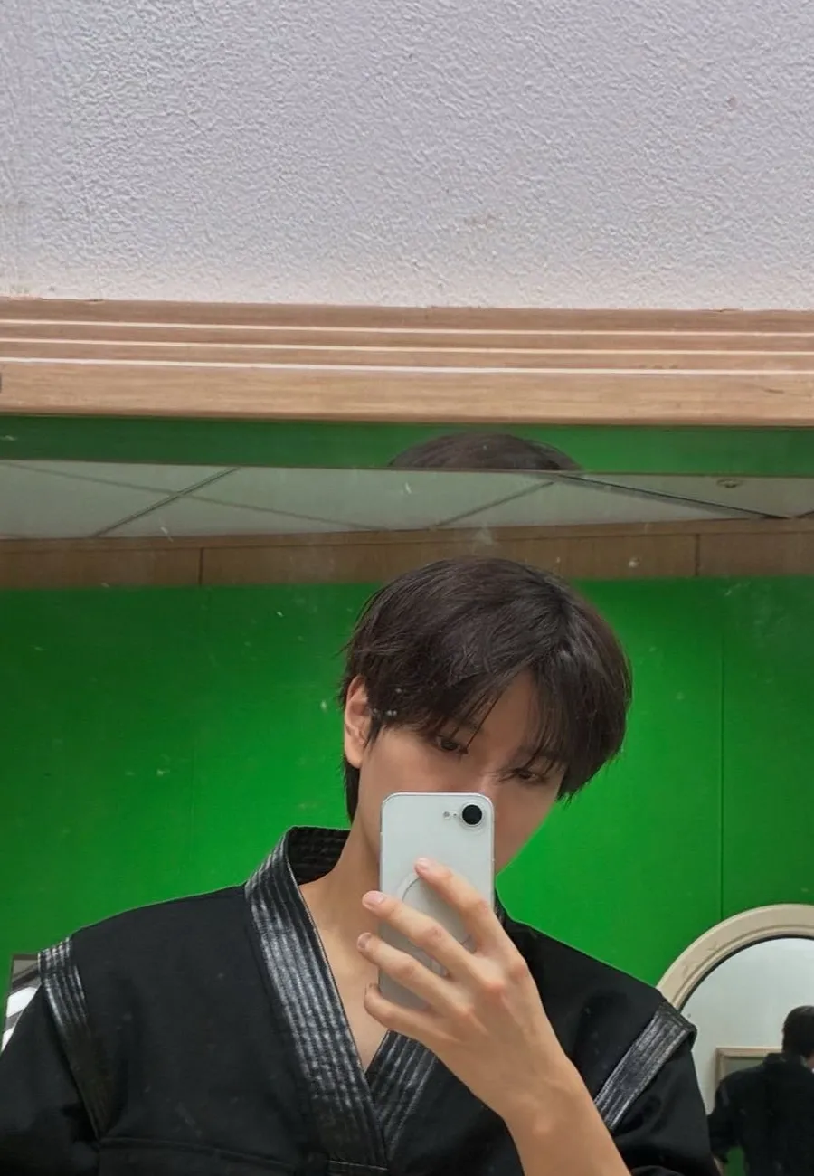 chat with ai character: Kim seungmin. 