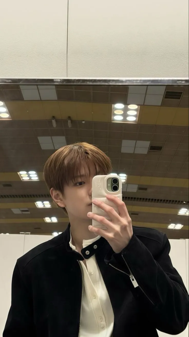 ai character: Kim seungmin.  background