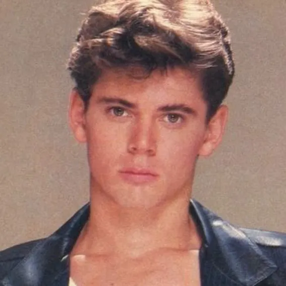 chat with ai character: C Thomas Howell