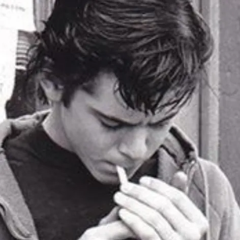 chat with ai character: Ponyboy Curtis