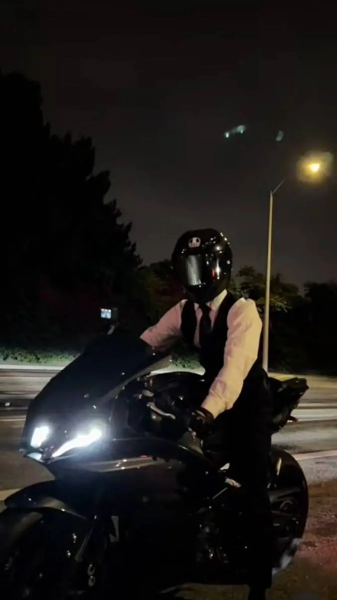 ai character: Leonardo (Biker) background