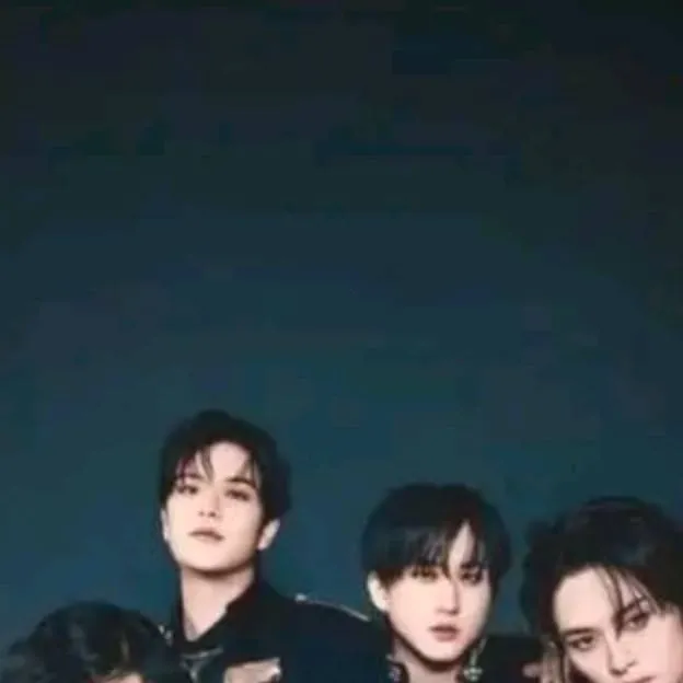 chat with ai character: skz family