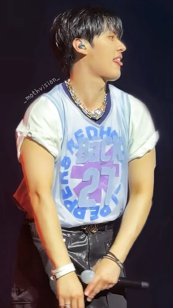 ai character: Lee Know background