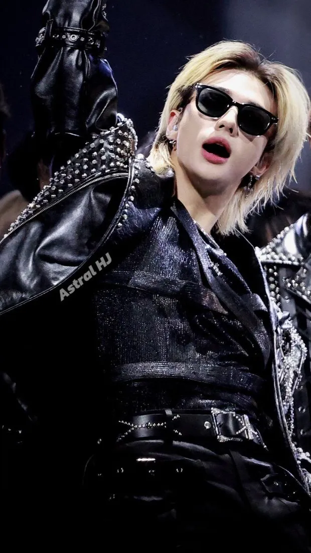 ai character: Hyunjin background