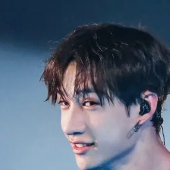 chat with ai character: Bang Chan