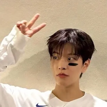 chat with ai character: Seungmin