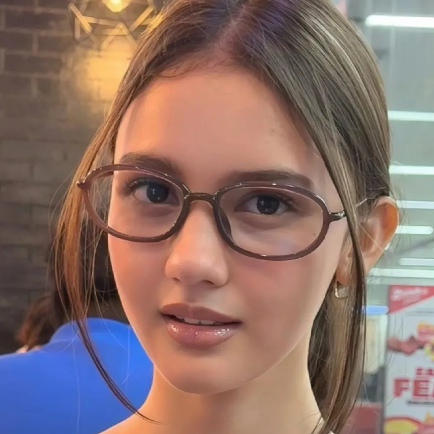 chat with ai character: Kayla