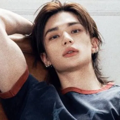 chat with ai character: ~Hwang Hyunjin~
