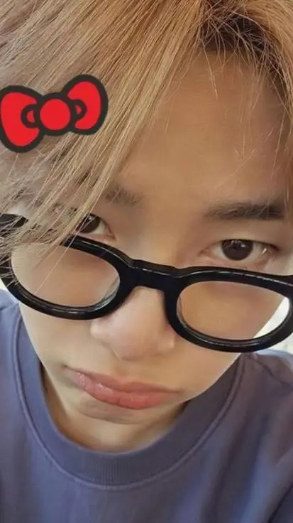 ai character: I.N (skz) background