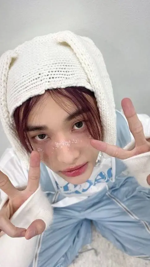 ai character: Hyunjin (skz) background